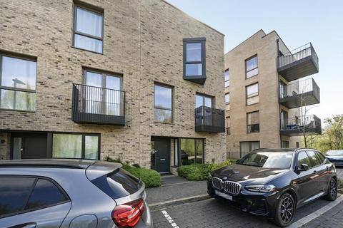 3 bedroom terraced house to rent, Meadowsweet Way,  Headington,  OX3