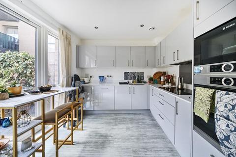 3 bedroom terraced house to rent, Meadowsweet Way,  Headington,  OX3