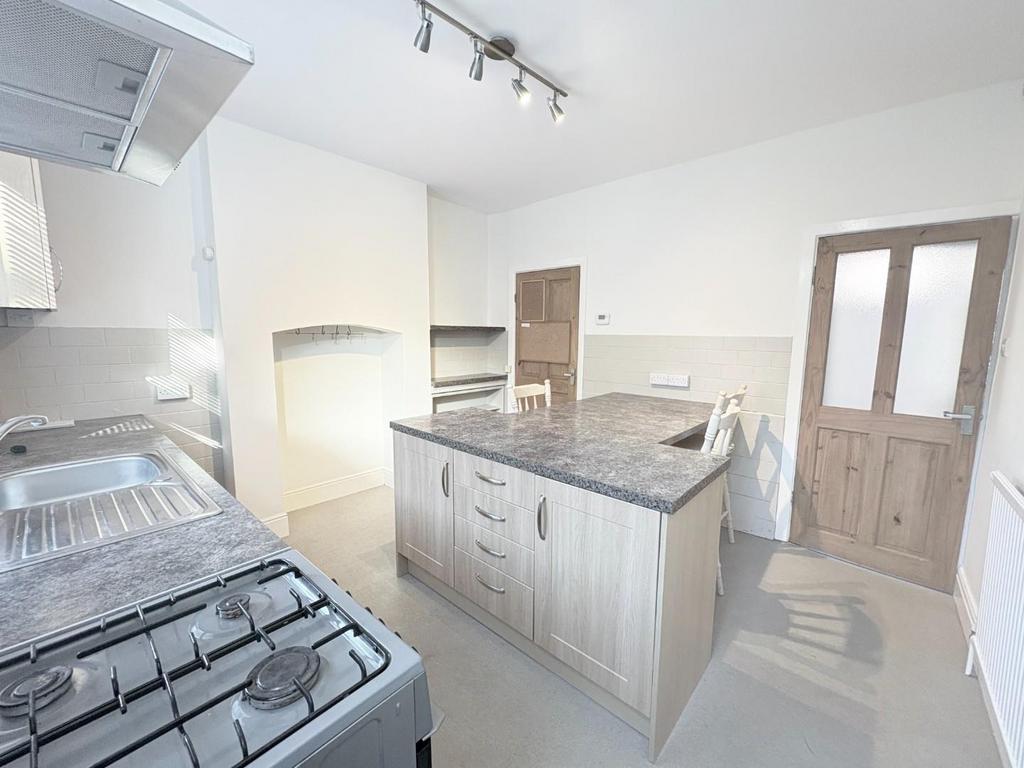 Kitchen 1.jpeg