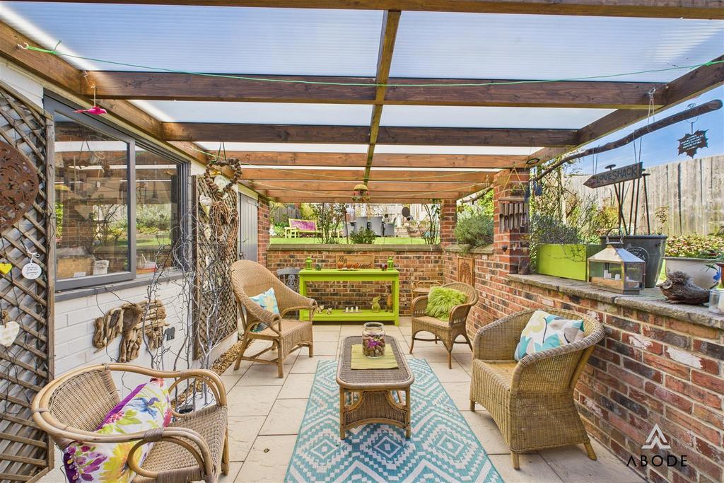 CAM02696 G0-PR0550-STILL027.jpg