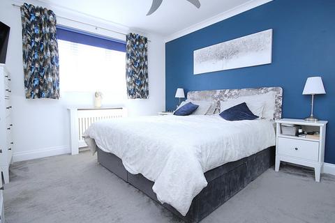 1 Cobbs Lane, Oakdale, Poole, BH15 3LH