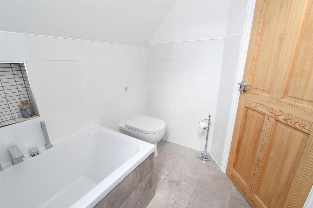 Ensuite b.jpg