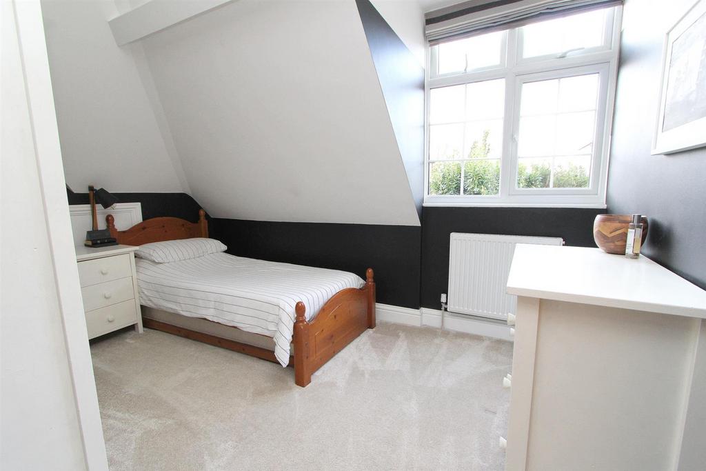 Bed 4.jpg