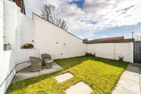 21 Penner Close, London, SW19 6QA