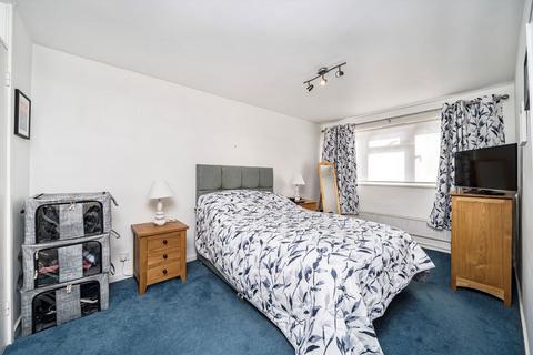 21 Penner Close, London, SW19 6QA