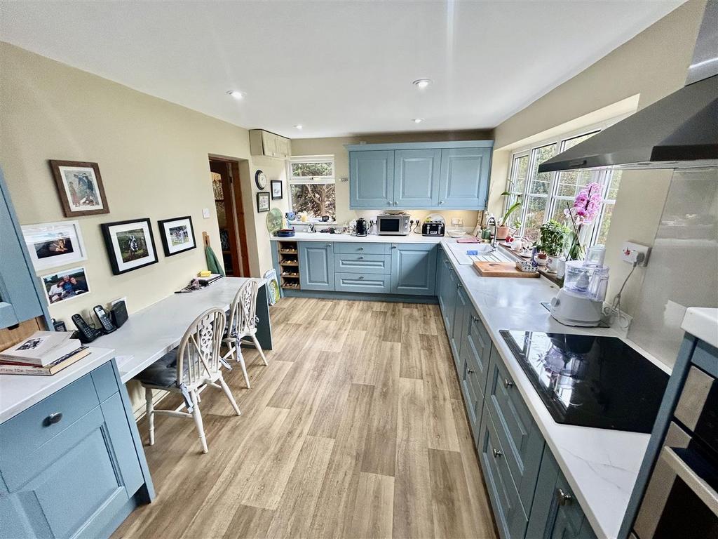 Kitchen1.JPG