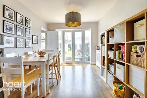 91 Lancaster Drive, Hornchurch, RM12 5SP