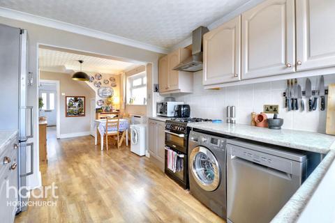 91 Lancaster Drive, Hornchurch, RM12 5SP