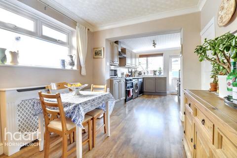 91 Lancaster Drive, Hornchurch, RM12 5SP