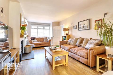 91 Lancaster Drive, Hornchurch, RM12 5SP