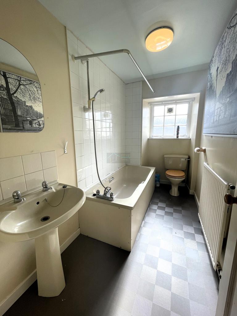 Bathroom.JPG