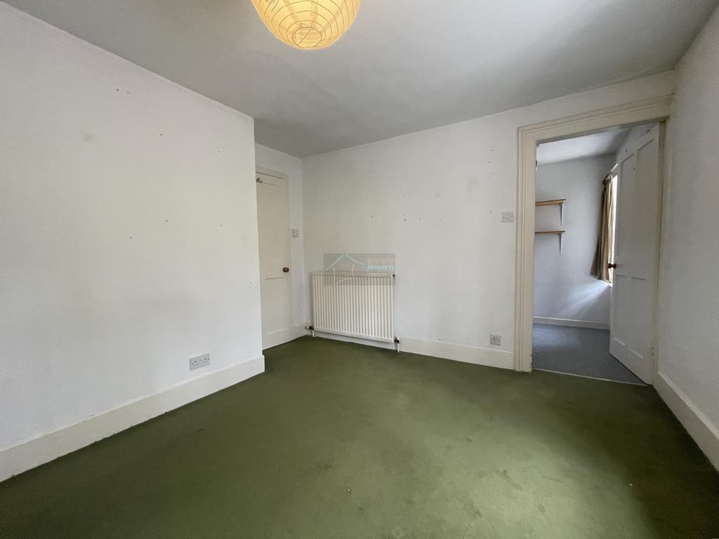 Bedroom 1b.JPG