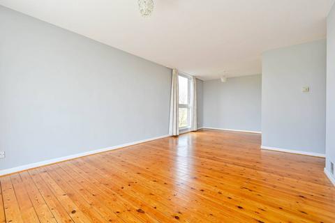 3 bedroom flat for sale, Thames Court, West Molesey, KT8