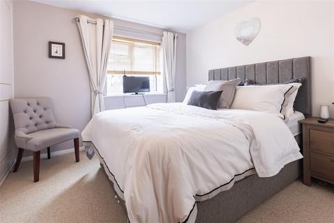 1 Orchid Close, Abridge, Romford, RM4 1DF