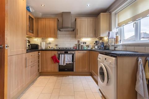 1 Orchid Close, Abridge, Romford, RM4 1DF