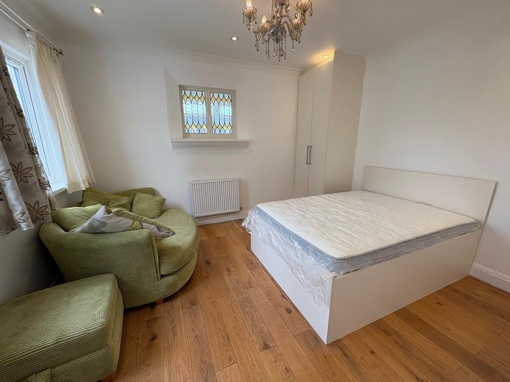 Flat3,72 Imperial Dr