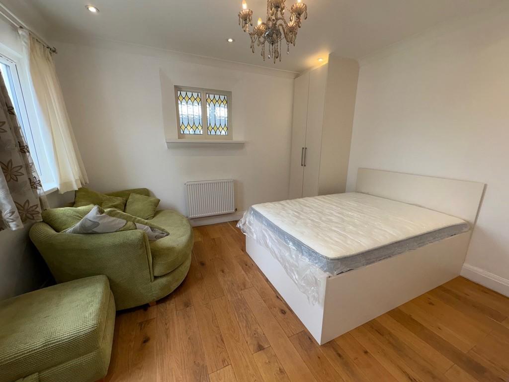 Flat3,72 Imperial Dr2