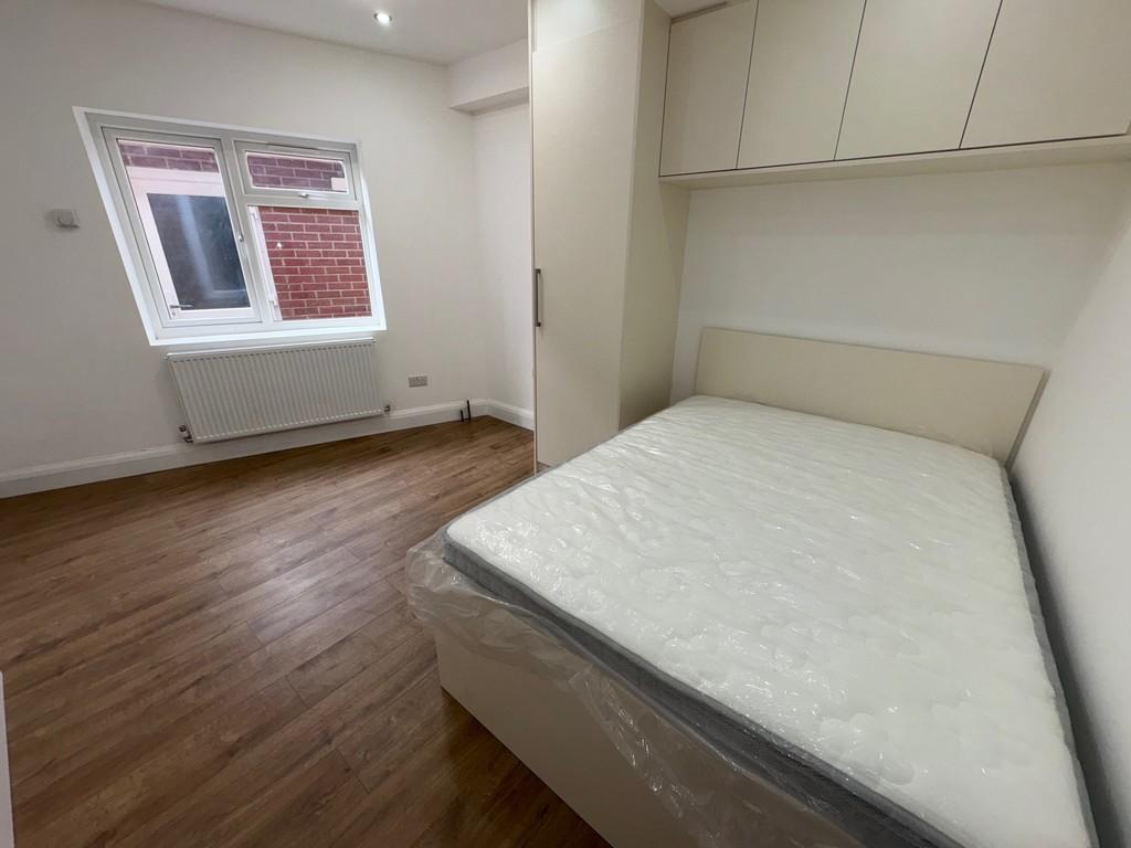 Flat4,72 Imperial Dr