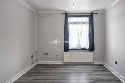 4 bedroom semi-detached house to rent, Church Street, Bedford MK40