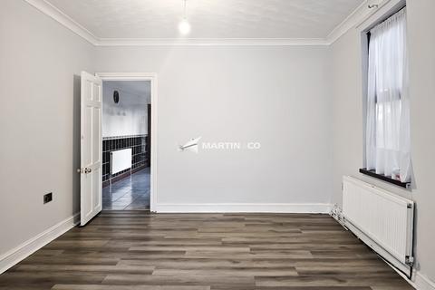 4 bedroom semi-detached house to rent, Church Street, Bedford MK40