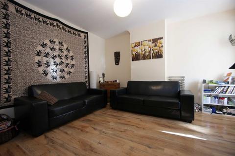 4 bedroom terraced house to rent, Braybrook Street, Acton W12