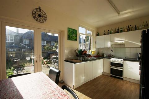 4 bedroom terraced house to rent, Braybrook Street, Acton W12
