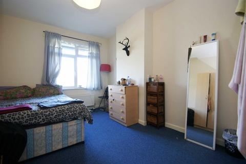 4 bedroom terraced house to rent, Braybrook Street, Acton W12