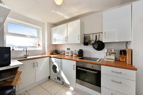32 Edmeston Close, London, E9 5TJ