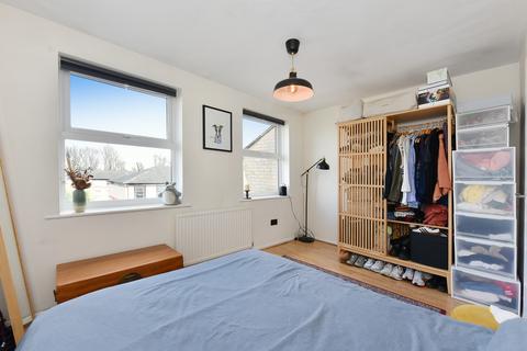 32 Edmeston Close, London, E9 5TJ