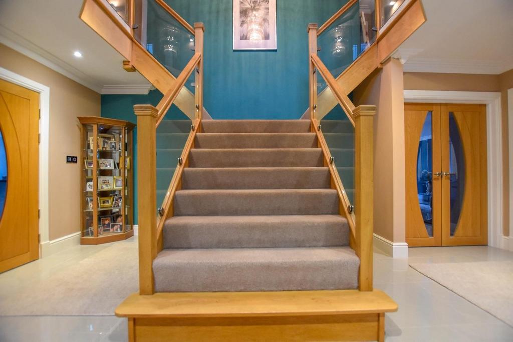 Ty Derw staircase pic.jpg