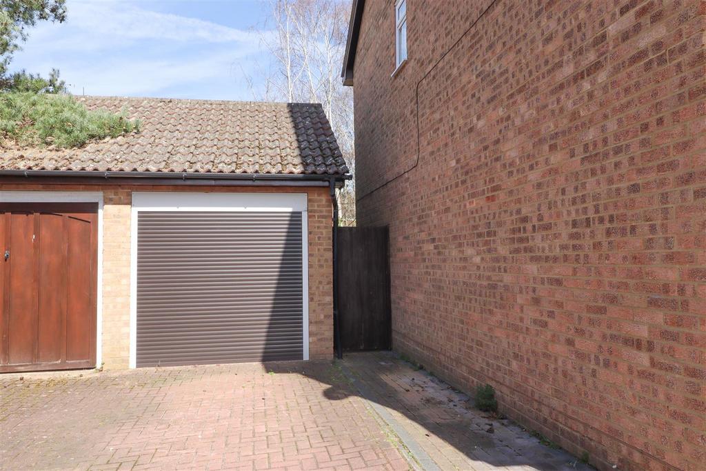 Garage/Driveway