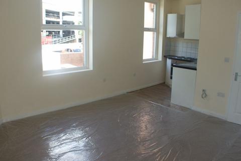 Studio to rent, Upton Road, Watford