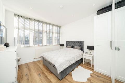 2 bedroom flat for sale, Colney Hatch Lane, London N10