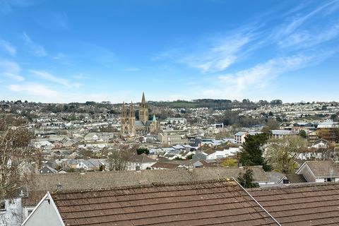 16 Halwyn Place, Truro, TR1 2LA