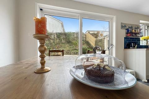16 Halwyn Place, Truro, TR1 2LA