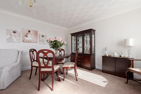 7 Almond Square, East Whitburn, Bathgate, EH47 8EU