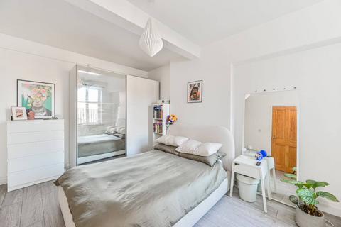 1 bedroom flat to rent, Bolton Crescent, Oval, London, SE5