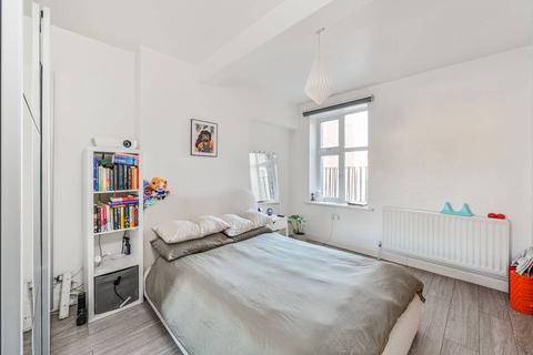 1 bedroom flat to rent, Bolton Crescent, Oval, London, SE5