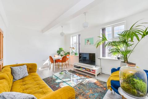 1 bedroom flat to rent, Bolton Crescent, Oval, London, SE5