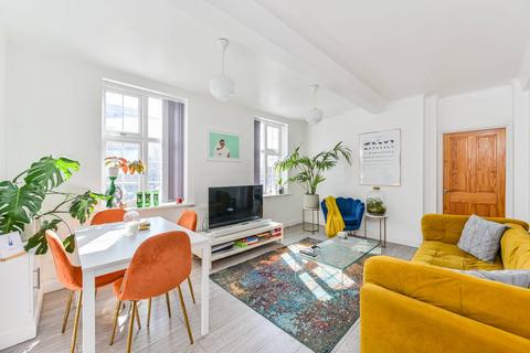 1 bedroom flat to rent, Bolton Crescent, Oval, London, SE5