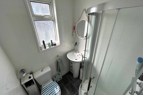 Flat 5, 3 Borthwick Road, Bournemouth, BH1 4ER