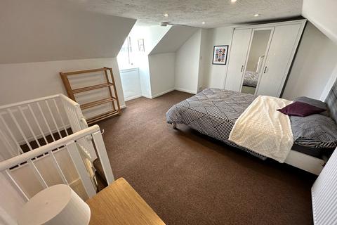 4 bedroom terraced house to rent, St. Mark Street, Gloucester GL1