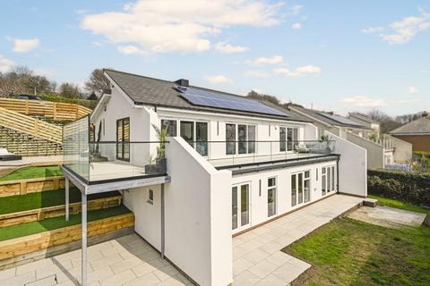Merryfold Cliff Road, Hythe, CT21 5XJ