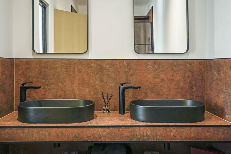 Bedroom 1 ensuite