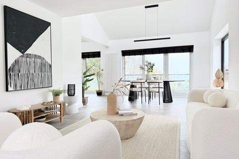 Merryfold Cliff Road, Hythe, CT21 5XJ