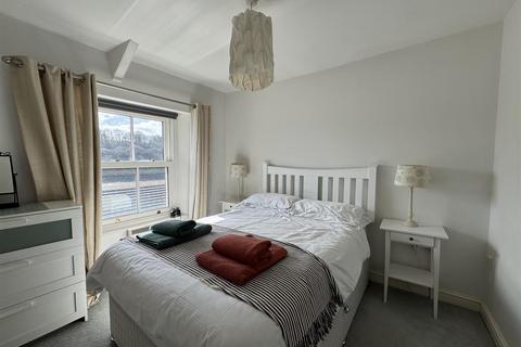 undefined, AMAZING RIVER VIEWS Scobles Terrace, Malpas, Truro