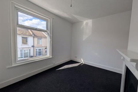 2 bedroom terraced house to rent, Talbot Road, Southsea
