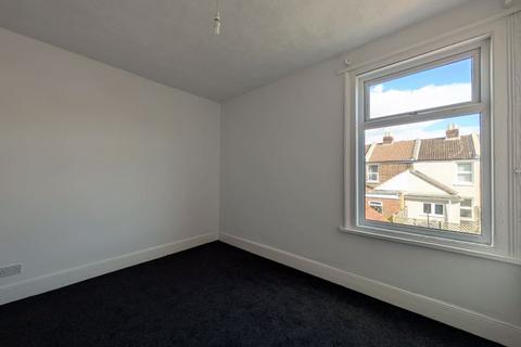 2 bedroom terraced house to rent, Talbot Road, Southsea