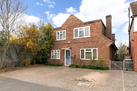 2 bedroom maisonette for sale, Garden Road, Walton-On-Thames