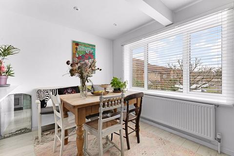 2 bedroom maisonette for sale, Garden Road, Walton-On-Thames